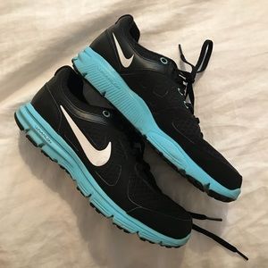 Women’s Nike Lunarlon Shoes Size 7.5